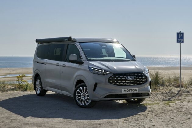 Ford Transit Custom Nugget Titanium s delším rozvorem.