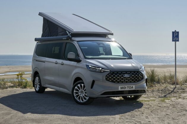 Ford Transit Custom Nugget Titanium s delším rozvorem.