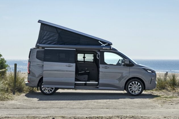 Ford Transit Custom Nugget Titanium s delším rozvorem.