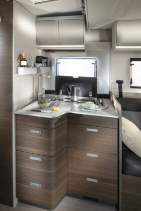 Adria Matrix Select 670 DL, modelov&yacute; rok 2027